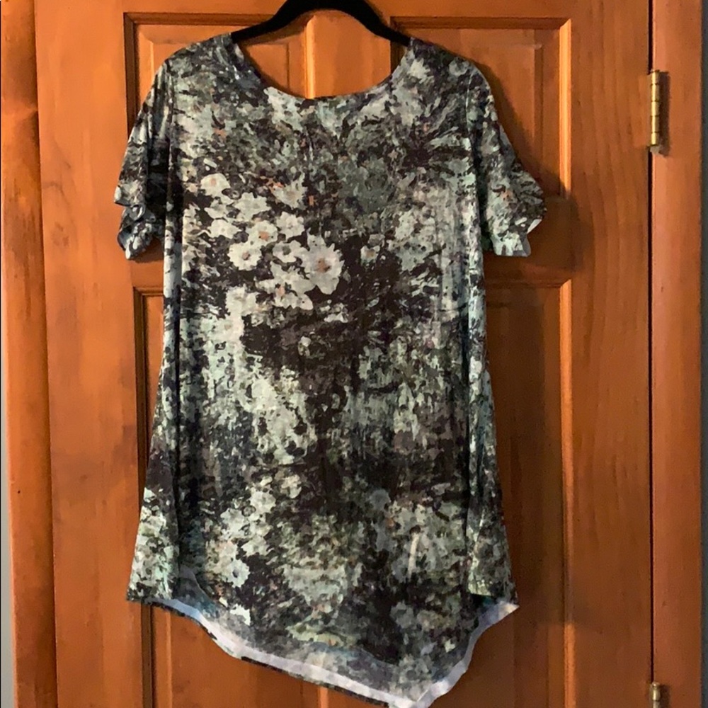 LOGO by Lori Goldstein layering tee